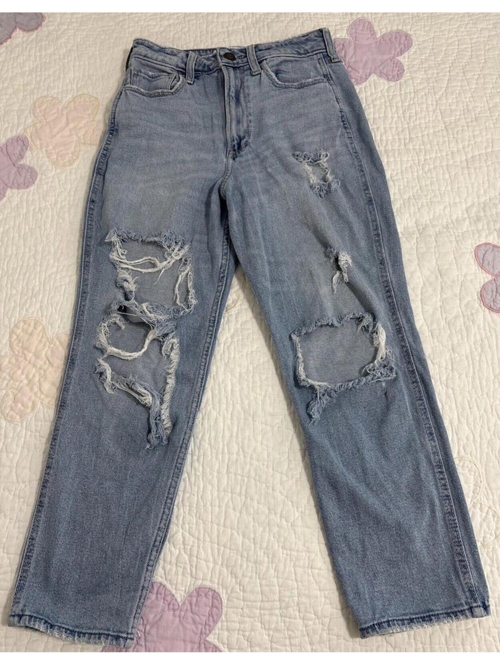 🤍 Hollister Curvy Ultra High Rise Vintage Distressed Mom Jeans 🤍